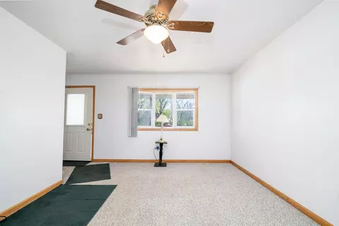 Living - 581 E Main St, Circleville, OH 43113 photo 2 of 3