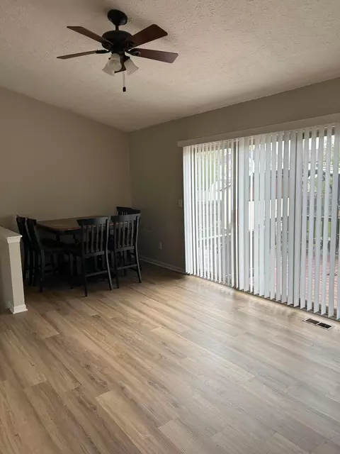 Dining - 98 Kettering, Delaware, OH 43015 photo 1 of 2