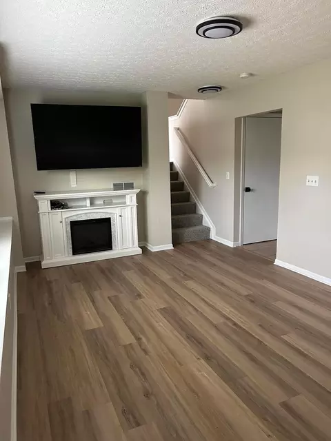 Living - 98 Kettering, Delaware, OH 43015 photo 4 of 4