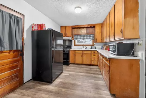 Kitchen - 482 E George St, Marion, OH 43302 photo 1 of 1