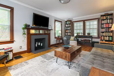 Living - 74 E Torrence Rd, Columbus, OH 43214 photo 2 of 4