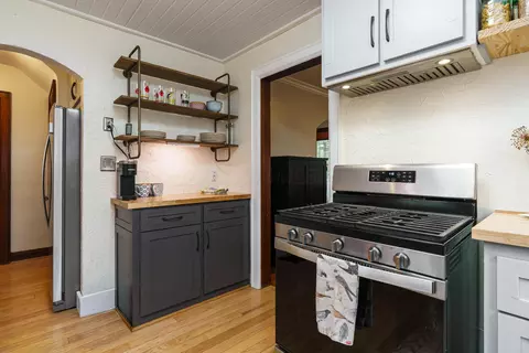 Kitchen - 74 E Torrence Rd, Columbus, OH 43214 photo 3 of 4