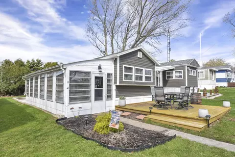 8696 E Bayshore Rd UNIT 2, Marblehead, OH 43440