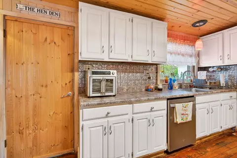 Kitchen - 177 N High St, Jackson, OH 45640 photo 2 of 4
