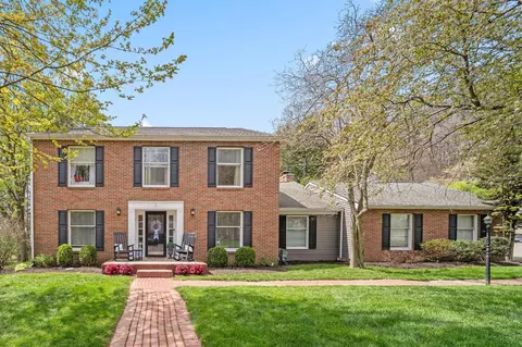 127 Wildwood Dr, Granville, OH 43023