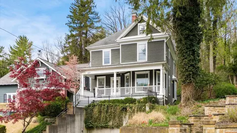 337 N Pearl St, Granville, OH 43023