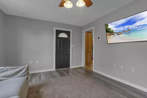 Entry Way - 699 E 2nd St, Logan, OH 43138 photo 1 of 6