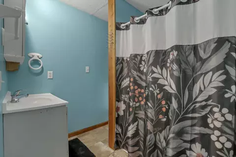 Bath - 699 E 2nd St, Logan, OH 43138 photo 2 of 3