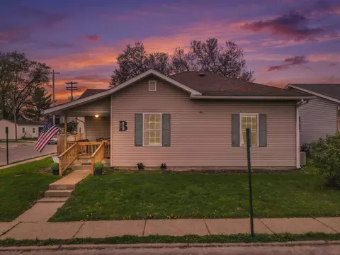 699 E 2nd St, Logan, OH 43138
