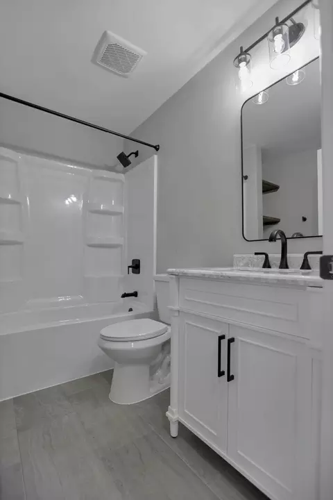 Bath - 572 Westphal Ave, Columbus, OH 43213 photo 1 of 3