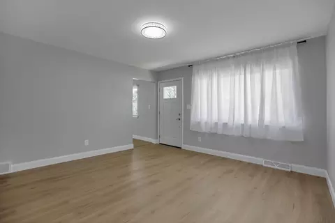 Living - 572 Westphal Ave, Columbus, OH 43213 photo 2 of 2