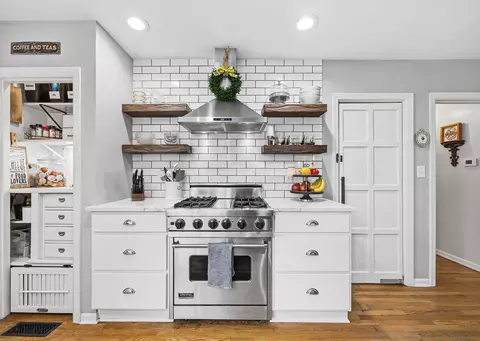 Kitchen - 2808 E Broad St, Bexley, OH 43209 photo 5 of 6