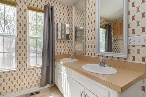 Bath - 5454 Aubrey Loop #2, Dublin, OH 43016 photo 2 of 4