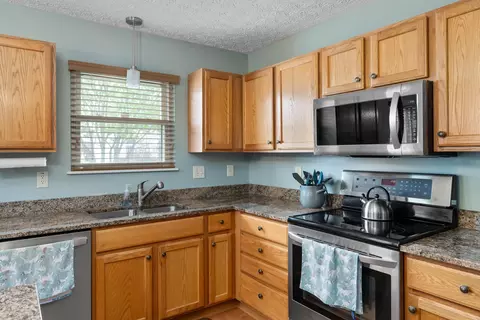 Kitchen - 753 Range Dr, Galloway, OH 43119 photo 2 of 3