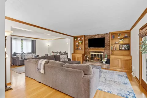 Living - 250 Devon Rd, Delaware, OH 43015 photo 1 of 3