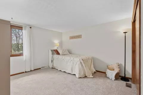 Bedroom - 250 Devon Rd, Delaware, OH 43015 photo 6 of 13