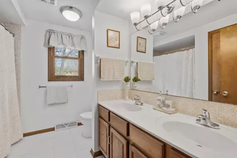 Bath - 250 Devon Rd, Delaware, OH 43015 photo 5 of 6