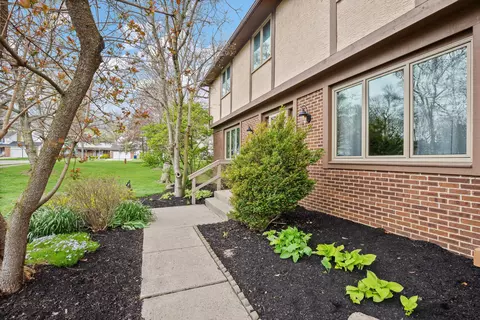 Exterior - 250 Devon Rd, Delaware, OH 43015 photo 7 of 10