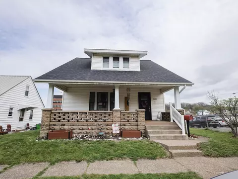 1422 Elm St, Coshocton, OH 43812