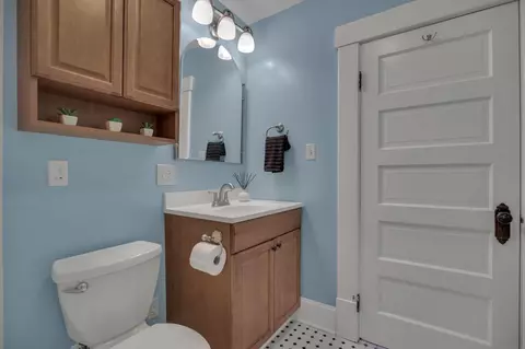 Bath - 184 E Maynard Ave, Columbus, OH 43202 photo 4 of 4