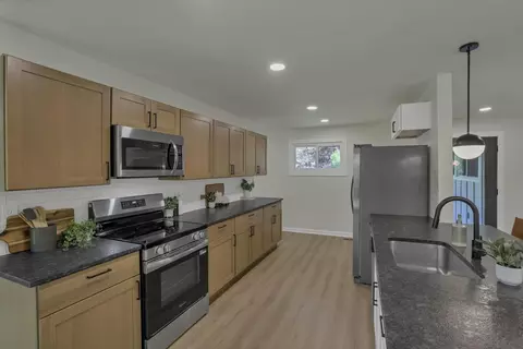 Kitchen - 1297 Bristol Ct, Circleville, OH 43113 photo 2 of 4