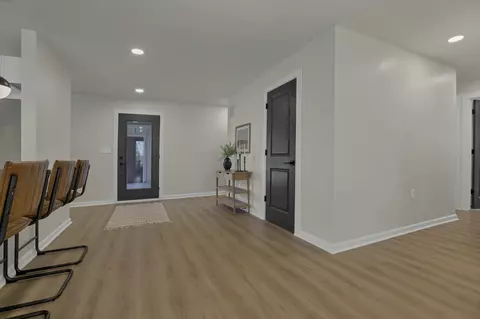 Entry Way - 1297 Bristol Ct, Circleville, OH 43113 photo 2 of 2