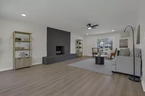 Living - 1297 Bristol Ct, Circleville, OH 43113 photo 2 of 3
