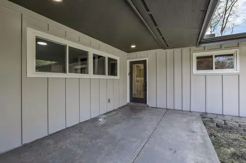 Exterior - 1297 Bristol Ct, Circleville, OH 43113 photo 2 of 7