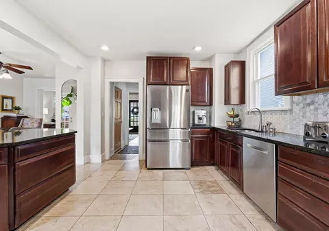 Kitchen - 34 E Longview Ave, Columbus, OH 43202 photo 5 of 6