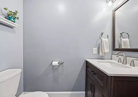 Bath - 34 E Longview Ave, Columbus, OH 43202 photo 1 of 4