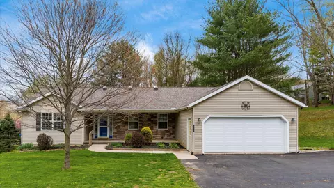 1664 Apple Valley Dr, Howard, OH 43028