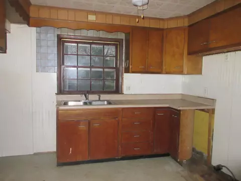 Kitchen - 433 Patterson St, Marion, OH 43302 photo 1 of 2