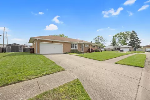 Exterior - 4385 Helena Ct, Springfield, OH 45503 photo 2 of 10