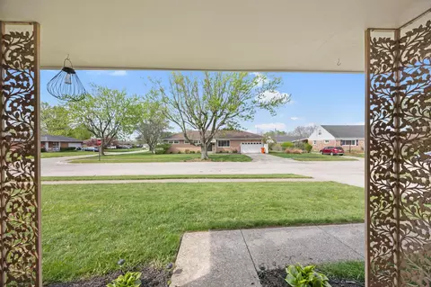 Exterior - 4385 Helena Ct, Springfield, OH 45503 photo 9 of 10