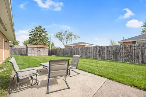Exterior - 4385 Helena Ct, Springfield, OH 45503 photo 7 of 10