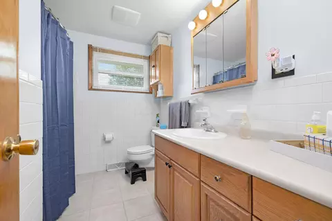 Bath - 4385 Helena Ct, Springfield, OH 45503 photo 2 of 2