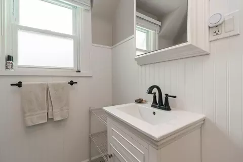 Bath - 357 Fallis Rd, Columbus, OH 43214 photo 4 of 4