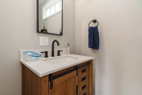 Bath - 357 Fallis Rd, Columbus, OH 43214 photo 1 of 4