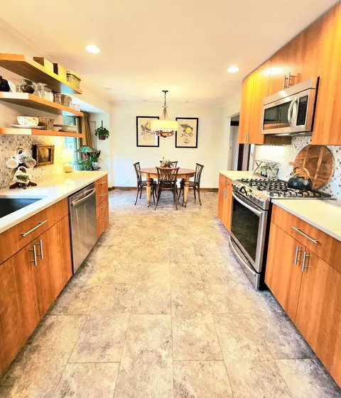 Kitchen - 3003 Courtright Rd, Columbus, OH 43232 photo 5 of 5