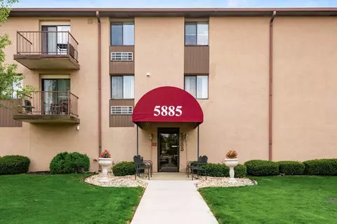 5885 Beechcroft Rd #104, Columbus, OH 43229