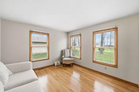 Living - 1339 Adare Rd, Marion, OH 43302 photo 2 of 11