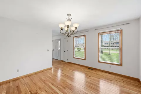 Living - 1339 Adare Rd, Marion, OH 43302 photo 4 of 11