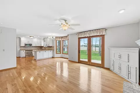 Living - 1339 Adare Rd, Marion, OH 43302 photo 6 of 11