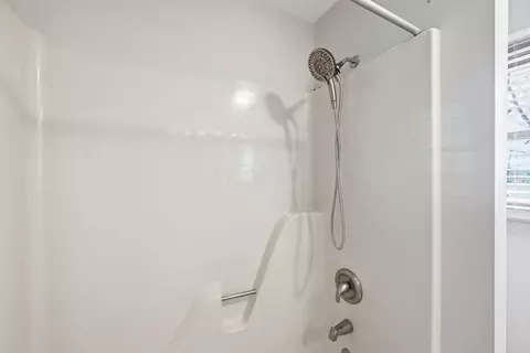 Bath - 1339 Adare Rd, Marion, OH 43302 photo 5 of 5