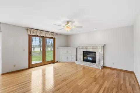 Living - 1339 Adare Rd, Marion, OH 43302 photo 8 of 11