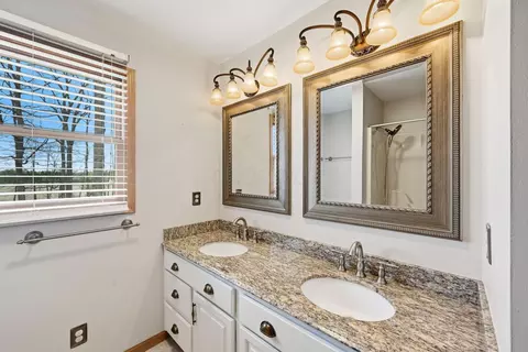 Bath - 1339 Adare Rd, Marion, OH 43302 photo 4 of 5