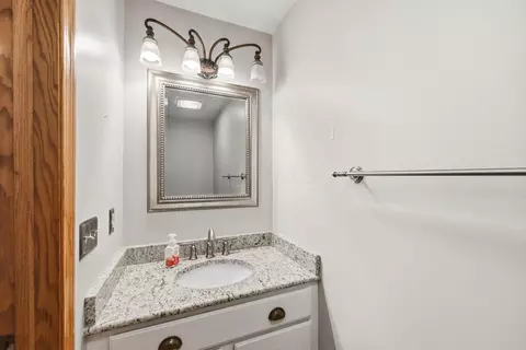 Bath - 1339 Adare Rd, Marion, OH 43302 photo 1 of 5