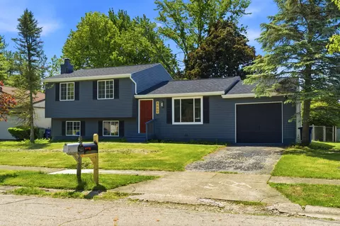 8669 Ripton Dr, Powell, OH 43065
