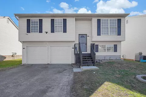 381 Chatterly Ln, Columbus, OH 43207