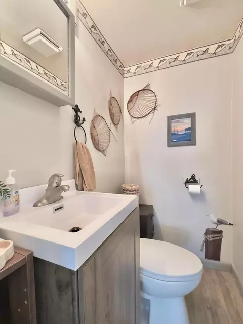 Bath - 597 Warner Ave, Logan, OH 43138 photo 1 of 4